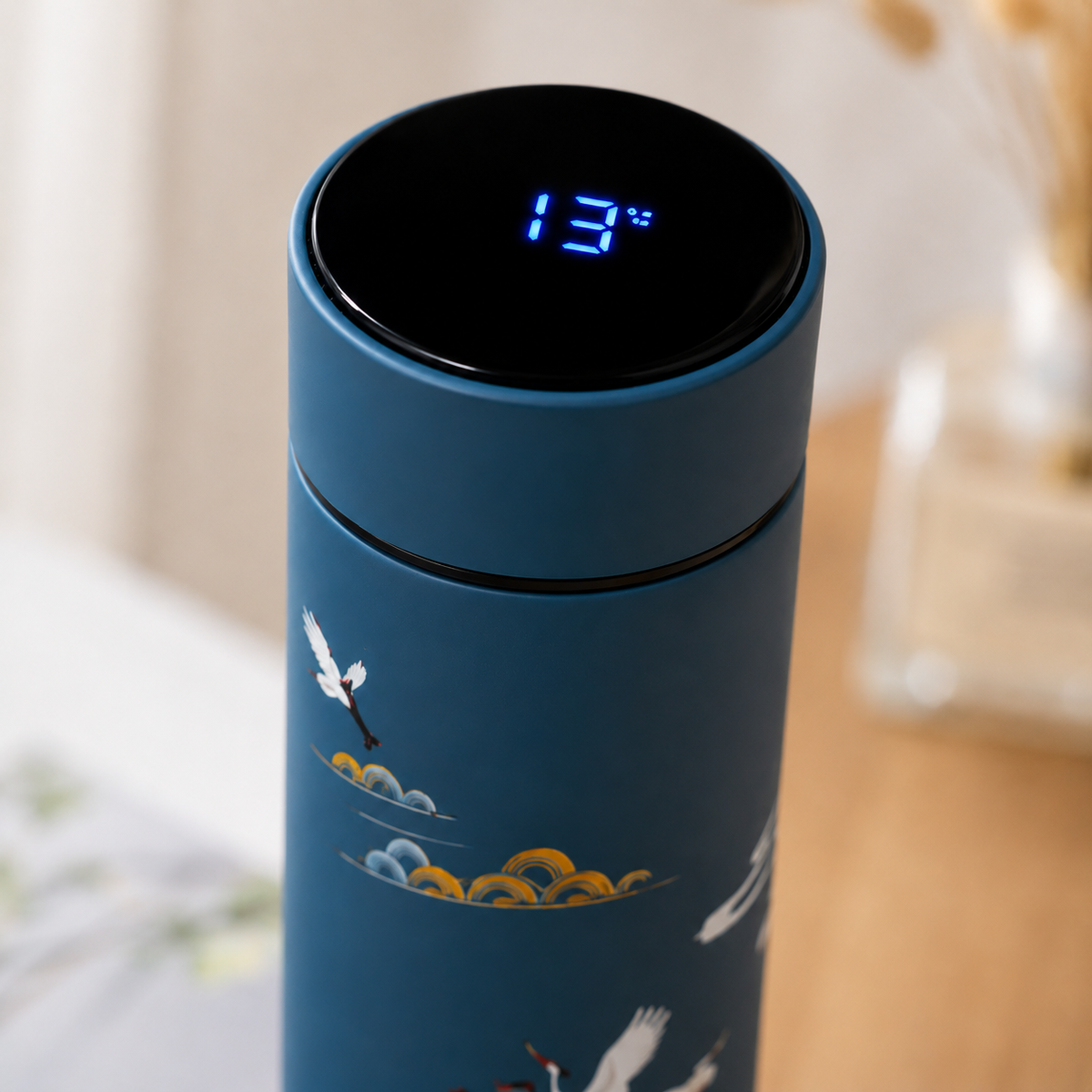 Thermos isotherme padel bleu motif grues - gros plan sur l'affichage digital de température