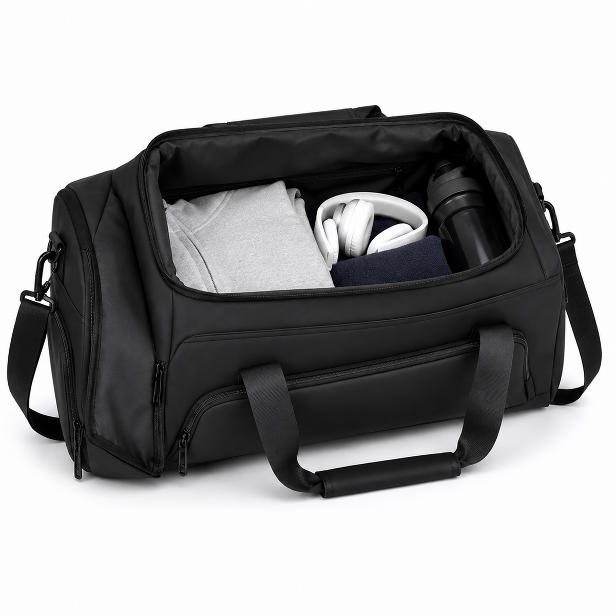 Compartiment principal ouvert du sac noir avec vêtements, casque audio et gourde rangés à l'intérieur